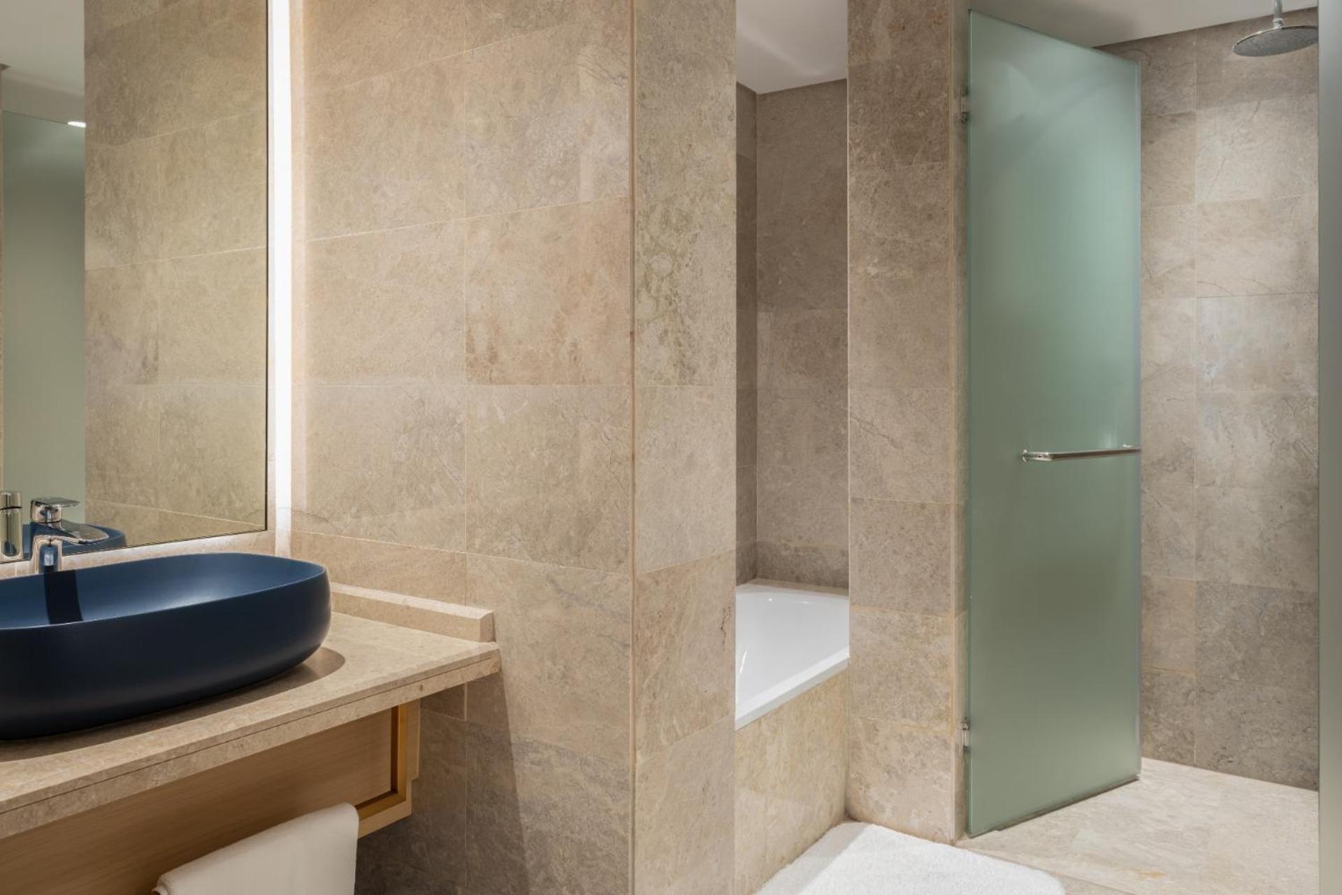Maani Muscat Hotel & Suites Bilik gambar